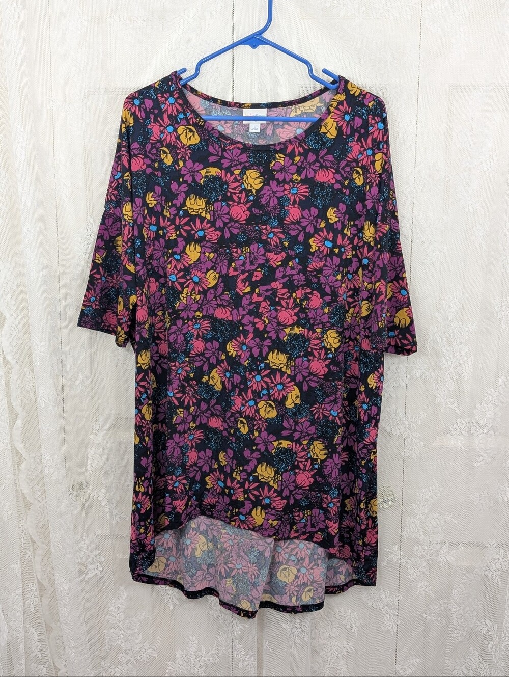 LuLaRoe: Floral Crewneck Tunic - Size Large
